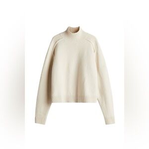 H&M Cream Turtleneck Sweater Lightweight Knit Minimalist Neutral Womens Medium